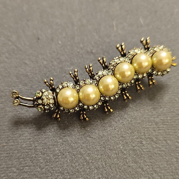 Heidi Daus Caterpiller Brooch. Pearl and Reinstones. Excelent. - Picture 1 of 5